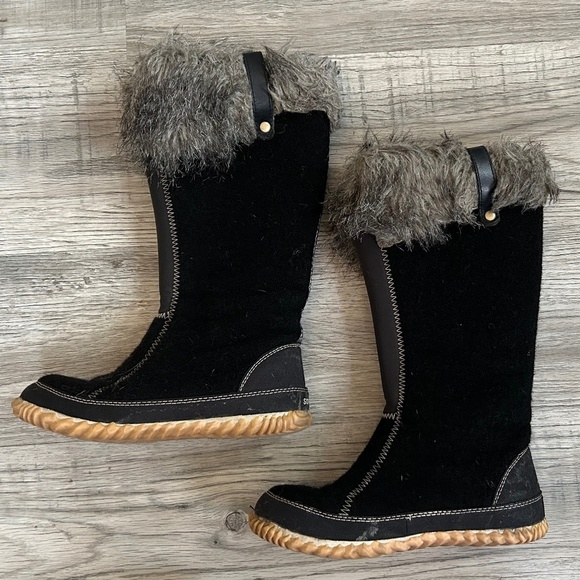 Sorel Cozy Cate Recycled Felt Faux Fur Sz 38.5 - Picture 1 of 11
